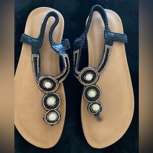 1 pair black and gold rhinestones and beaded decor flat sandals